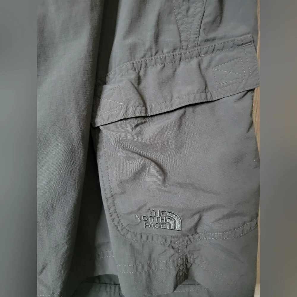 ♡The North Face Dark‎ Gray Cargo Shorts
